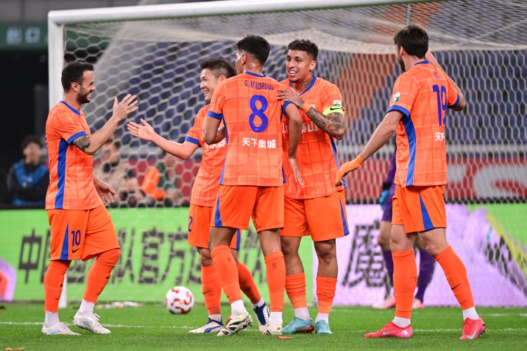 虎扑篮球-足球报：泰山队明年战略成绩和年轻人培养并重，签优秀外援中卫