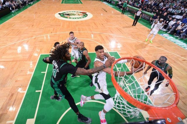 NBA论坛-卫冕冠军依然是卫冕冠军！雄鹿恐怖防守令绿军熄火